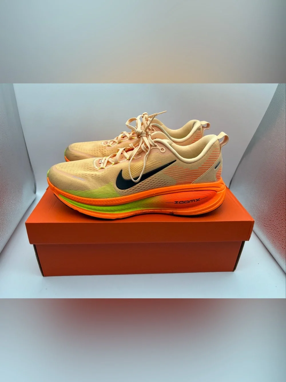Nike Vomero 18 Mens Size 12 Neon Orange Green Volt Black HM6803-700